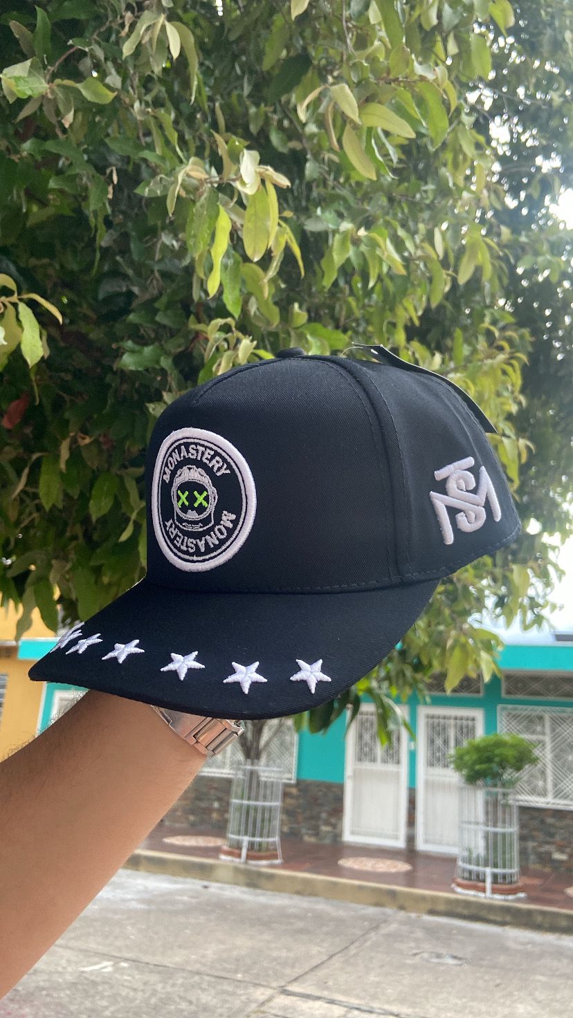 Gorra MONASTERY | Estilo que habla sin decir una palabra 🖤🧢