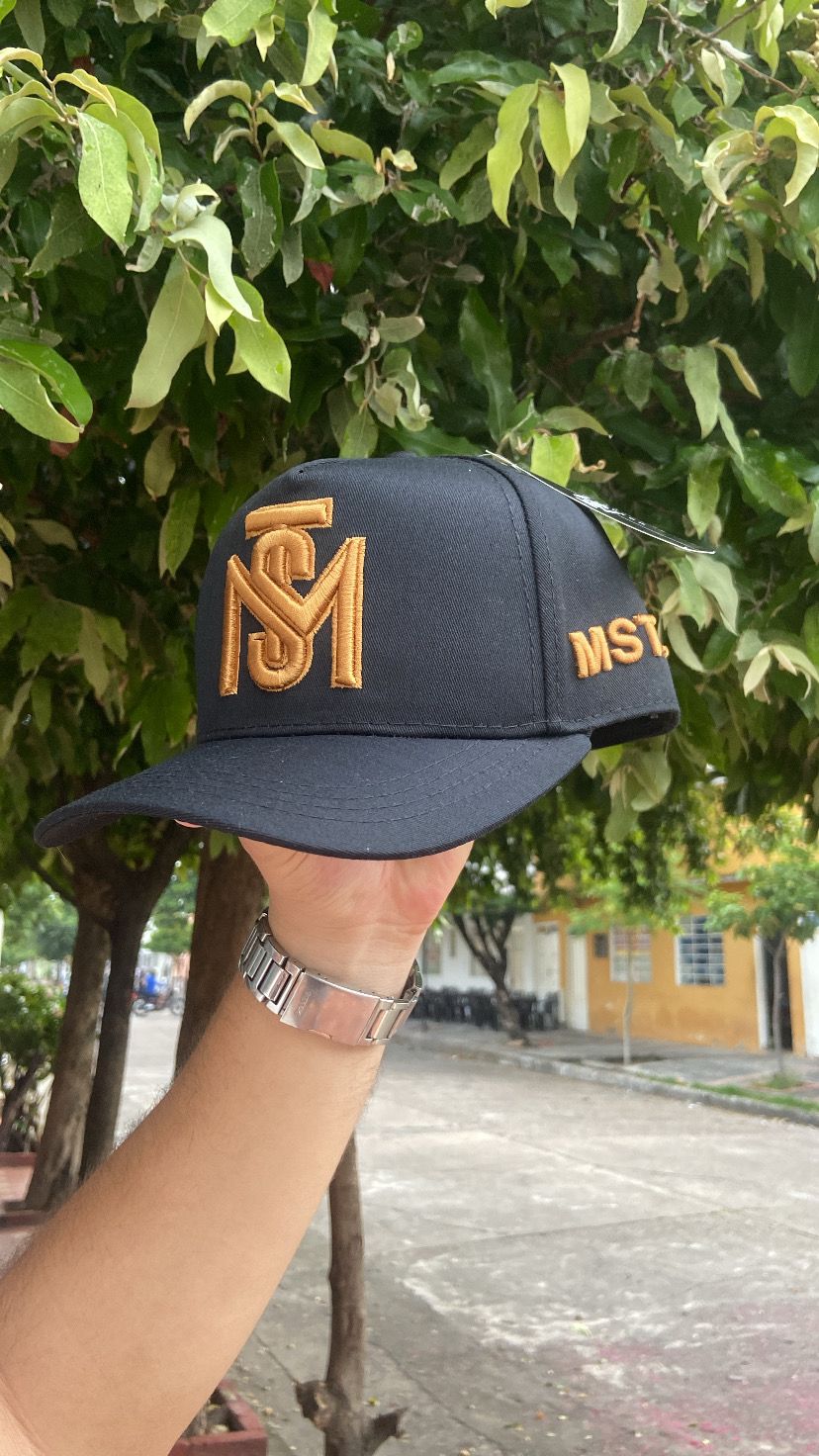 Gorra MONASTERY | Estilo que habla sin decir una palabra 🖤🧢